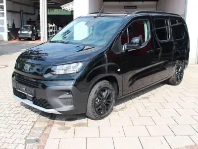 Neu Fiat Qubo Trekking 131 PS (96 kW) 2026 Schwarz Van / Kleinbus