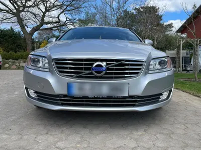 Gebraucht Volvo V70 Summum 215 PS (158 kW) 2015 Silber Kombi