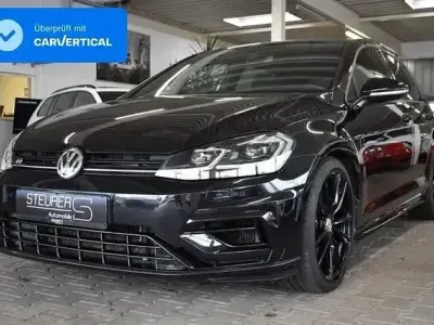 Gebraucht VW Golf VII R 301 PS (221 kW) 2019 Deep black perleffekt Limousine