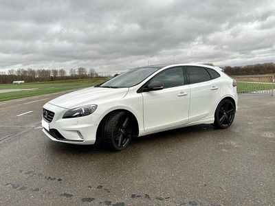 Weiß Gebraucht 2015 Volvo V40 Limousine | 13.100 € (Teuer)