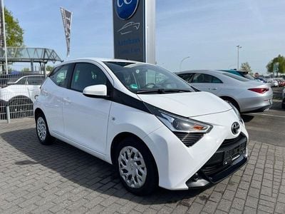 Second-hand Toyota Aygo X-play 72 CP (52 kW) 2022 Alb Hatchback