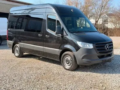 Używany Mercedes Sprinter 170 KM (125 kW) 2023 Czarny Van