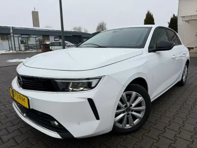 Używany Opel Astra Elegance 131 KM (96 kW) 2023 Biały Sedan/Limuzyna
