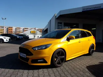 Używany Ford Focus ST 250 KM (183 kW) 2017 Żółty Sedan/Limuzyna
