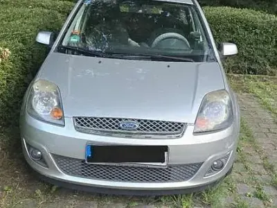 Gebraucht Ford Fiesta Fun X 75 PS (55 kW) 2007 Silber Kleinwagen