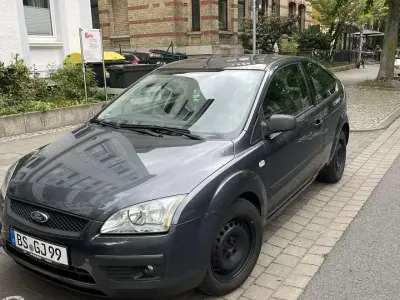 Używany Ford Focus Futura 101 KM (74 kW) 2004 Sedan/Limuzyna