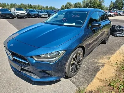 Gebraucht Mercedes CLA200 Shooting Brake 150 PS (110 kW) 2023 Blau Kombi