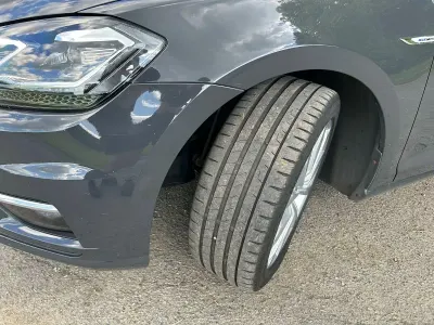 Gebraucht VW Golf VII Highline 131 PS (96 kW) 2019 Grau Limousine
