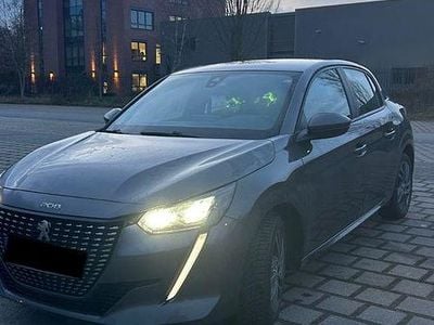 Grau Gebraucht 2021 Peugeot 208 Allure Kleinwagen | 14.000 € (Etwas zu teuer)