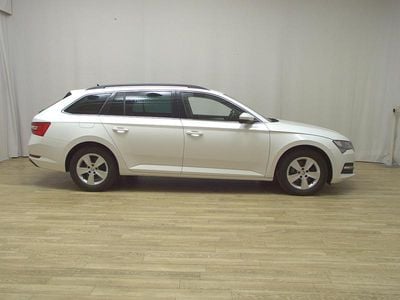 Usata Skoda Superb Ambition 122 CV (89 kW) 2021 Bianco Station wagon