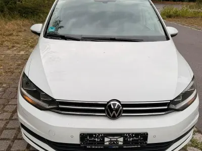 Gebraucht VW Touran 150 PS (110 kW) 2021 Weiß Van / Kleinbus