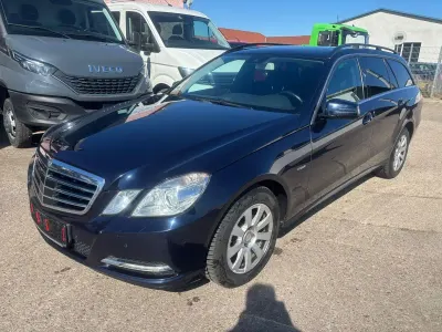 Gebraucht Mercedes E220 170 PS (125 kW) 2012 Blau Kombi
