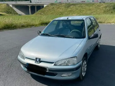 Gebraucht Peugeot 106 60 PS (44 kW) 2001 Silber Kleinwagen