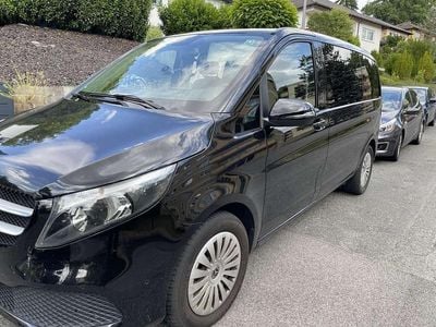 Mercedes V220