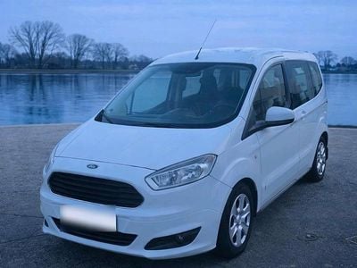 Gebraucht Ford Tourneo Courier Trend 75 PS (55 kW) 2017 Weiß Van / Kleinbus
