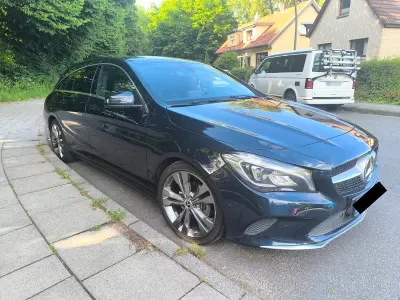 Gebraucht Mercedes CLA180 Shooting Brake 122 PS (89 kW) 2018 Blau Kombi