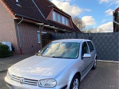 Grau Gebraucht 2001 VW Golf IV Kleinwagen | 575 € (Guter Preis)