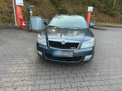 Gebraucht Skoda Octavia 122 PS (89 kW) 2010 Grau Kombi