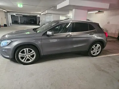 Gebraucht Mercedes GLA220 177 PS (130 kW) 2015 Grau SUV