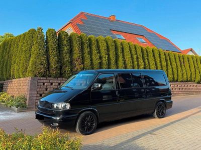 Second-hand VW T4 Highline 151 CP (111 kW) 2002 Negru Van