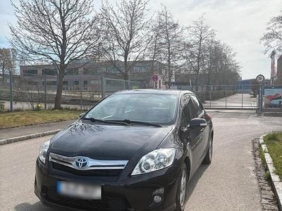 Gebraucht Toyota Auris Hybrid 136 PS (100 kW) 2012 Schwarz Kleinwagen