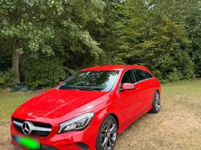 Gebraucht Mercedes CLA180 Shooting Brake 122 PS (89 kW) 2018 Rot Kombi