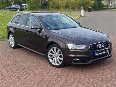 Second-hand Audi A4 S-Line 150 CP (110 kW) 2015 Maro Berlinǎ