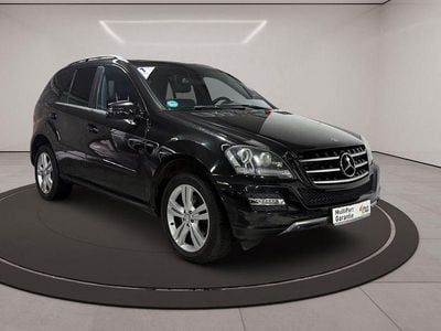 Obsidianschwarz Gebraucht 2011 Mercedes ML300 SUV | 14.990 € (Fairer Preis)