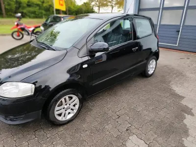 Second-hand VW Fox 75 CP (55 kW) 2007 Negru Hatchback