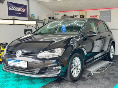 Gebraucht VW Golf VII LOUNGE 150 PS (110 kW) 2015 Deep black perleffekt Limousine