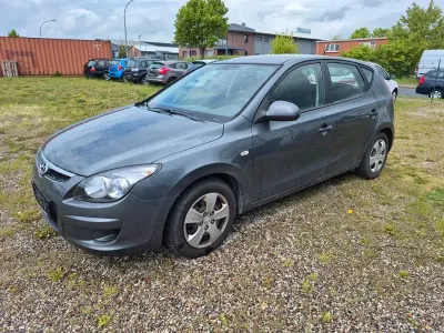 Używany Hyundai i30 109 KM (80 kW) 2009 Szary Sedan/Limuzyna
