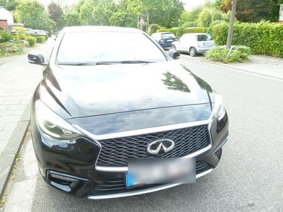 Infiniti Q30