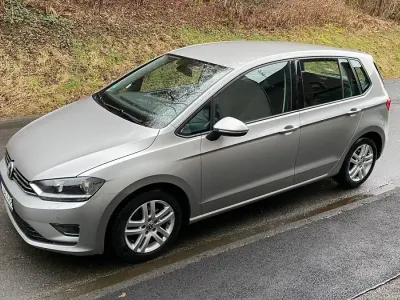 Usata VW Golf Sportsvan Comfortline 110 CV (80 kW) 2015 Argento Monovolume