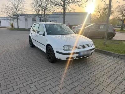 Gebraucht VW Golf IV 75 PS (55 kW) 2001 Weiß Kleinwagen
