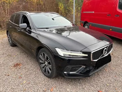 Gebraucht Volvo V60 Momentum 341 PS (250 kW) 2020 Rot Kombi