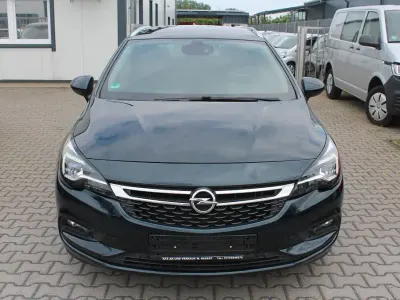 Używany Opel Astra Innovation 125 KM (91 kW) 2018 Zielony Kombi