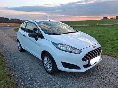 Usata Ford Fiesta 60 CV (44 kW) 2015 Bianco Utilitaria