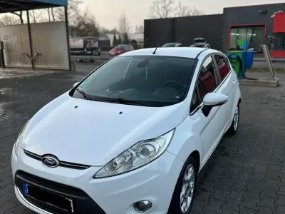 Gebraucht Ford Fiesta 95 PS (69 kW) 2012 Weiß Limousine