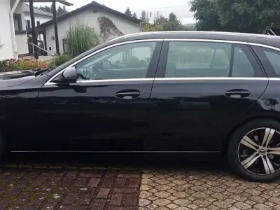 Gebraucht Mercedes C300 Avantgarde 265 PS (194 kW) 2022 Schwarz Kombi