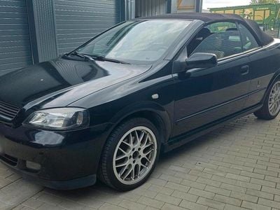 Usado Opel Astra Cabriolet 125 HP (91 kW) 2003 Preto Cabrios