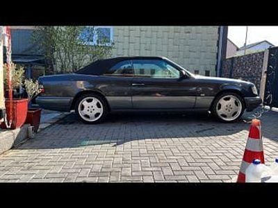 Second-hand Mercedes E320 220 CP (161 kW) 1994 Negru Cabrio