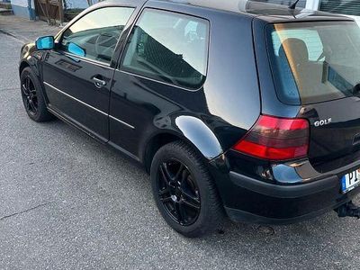 Schwarz Gebraucht 2002 VW Golf Basis Limousine | 650 € (Superpreis)