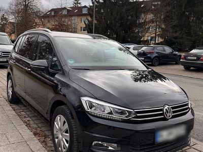 Schwarz Gebraucht 2015 VW Touran Comfortline Van / Kleinbus | 14.900 € (Teuer)