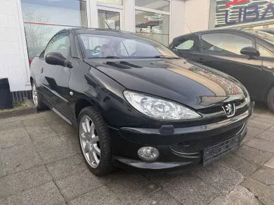 Gebraucht Peugeot 206 CC Platinum 136 PS (100 kW) 2005 Farbe schwarz obsidien Cabrio