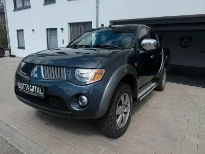Begagnad Mitsubishi L200 Intense 167 HK (122 kW) 2007 Grå Pickup