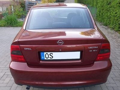 Usata Opel Vectra Edition 101 CV (74 kW) 2000 Rosso Berlina