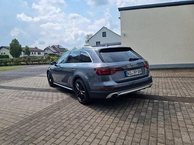 Grau Gebraucht 2019 Audi A4 Allroad Ambiente Kombi | 25.900 € (Etwas zu teuer)