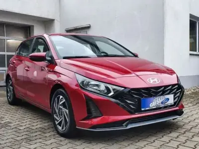 Gebraucht Hyundai i20 Trend 101 PS (74 kW) 2025 Rot Kleinwagen
