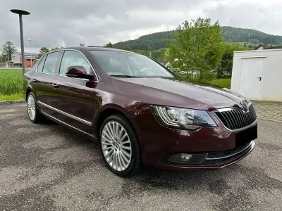 Gebraucht Skoda Superb LAURIN & KLEMENT 170 PS (125 kW) 2014 Rot Limousine