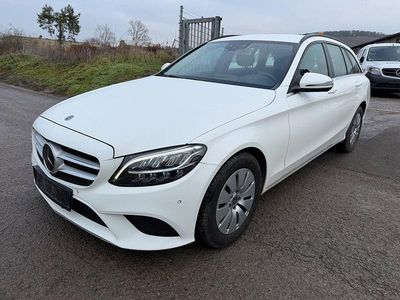 Gebraucht Mercedes C220 194 PS (142 kW) 2019 Weiß Kombi